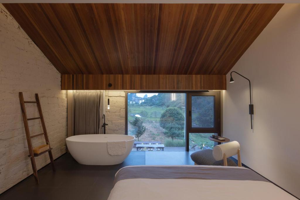 Yangshuo Hillside Homestay - Chambre Double De Luxe (2 Adultes + 1 Enfant)