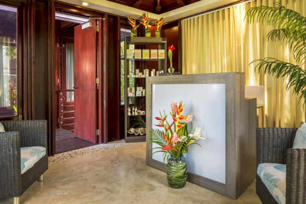 Zona de estar de Superb Split Level Waterside Apt, Marigot Bay, St Lucia WI