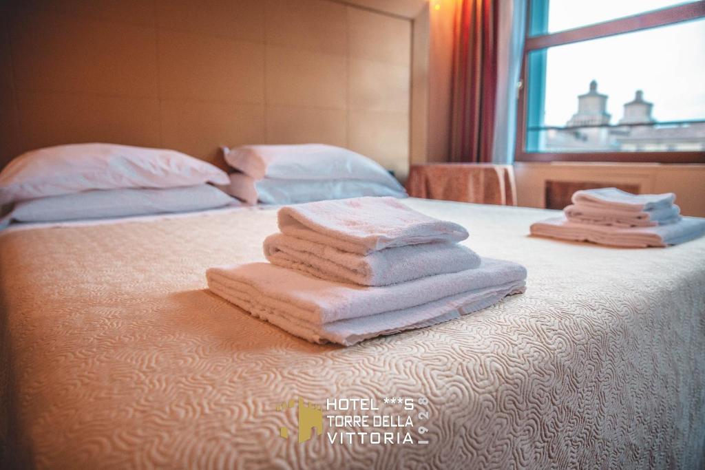 Postel nebo postele na pokoji v ubytování Hotel Torre della Vittoria 1928