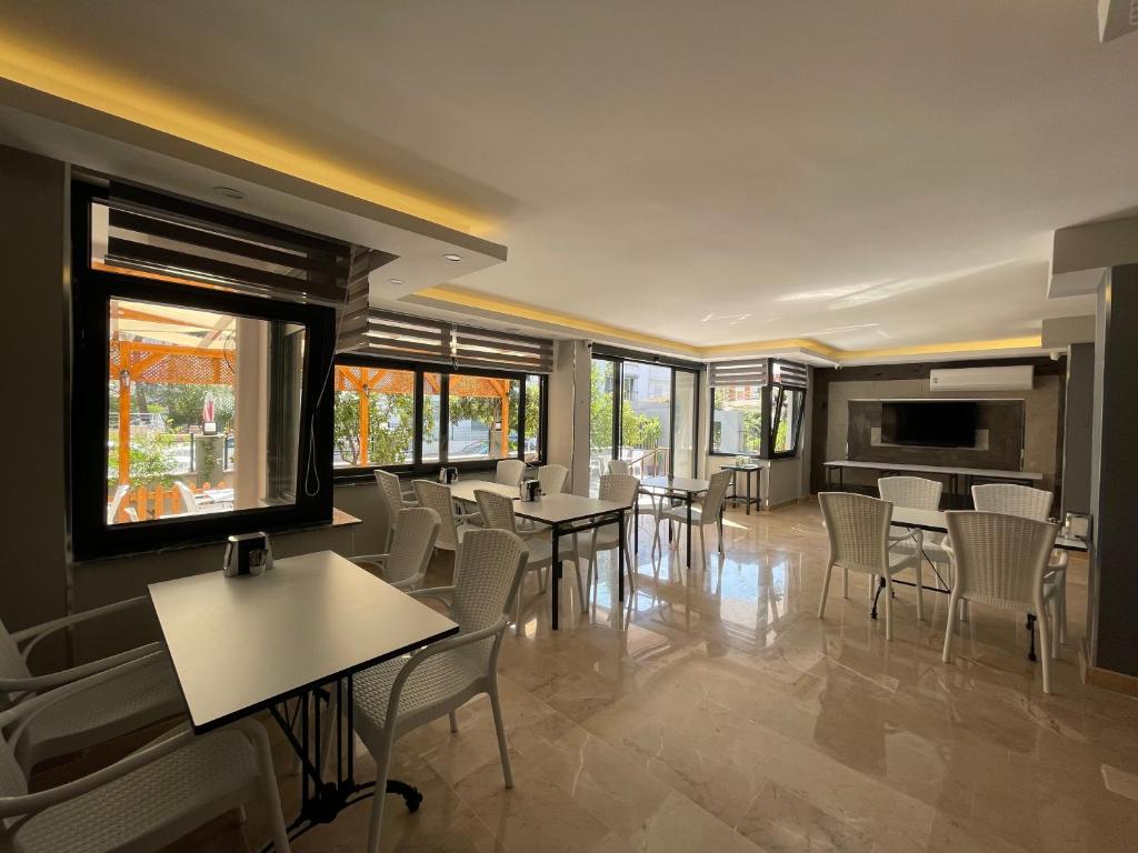 A kitchen or kitchenette at OPERA Hotel Antalya