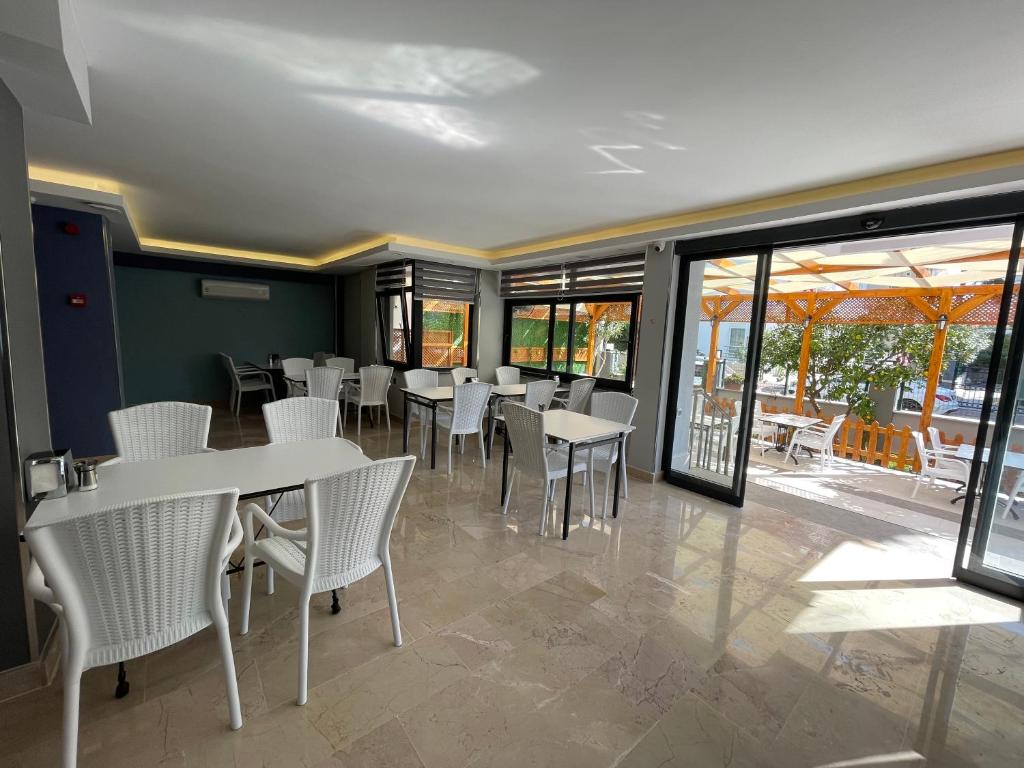A restaurant or other place to eat at OPERA Hotel Antalya