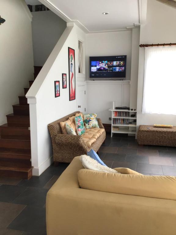 Zona de estar de Superb Split Level Waterside Apt, Marigot Bay, St Lucia WI