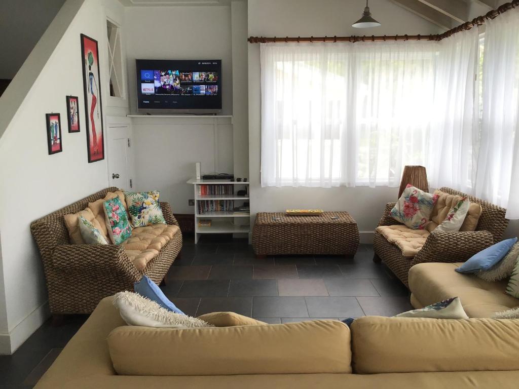 Zona de estar de Superb Split Level Waterside Apt, Marigot Bay, St Lucia WI