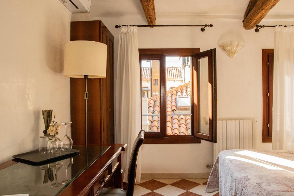 Anzolo Palace - Rooms & Apartments - Standard Room