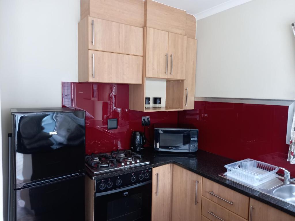 Friendz Self Catering Guesthouse - Image 12