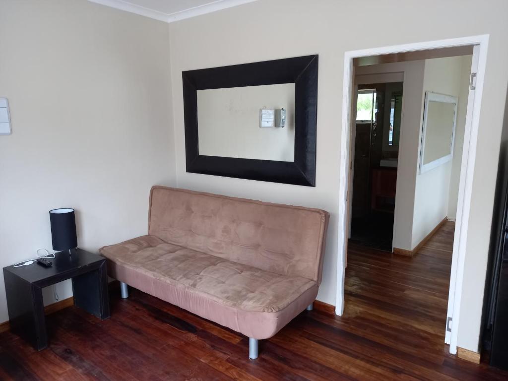 Friendz Self Catering Guesthouse - Image 10