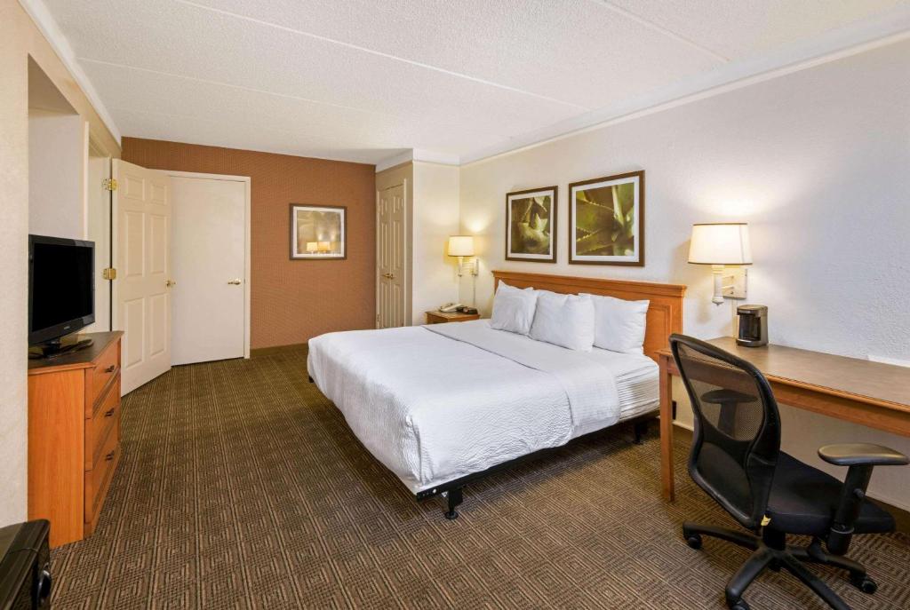 La Quinta Inn by Wyndham San Antonio Market Square photo