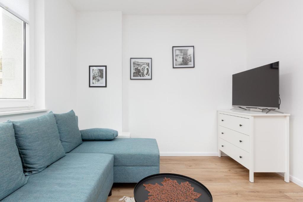 TV a/nebo společenská místnost v ubytování Studio Apartment Ochota Siemieńskiego by Noclegi Renters