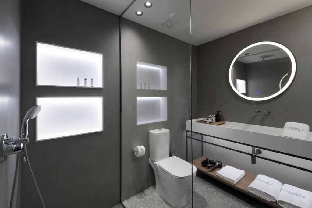 Koupelna v ubytování Essence Suites Downtown Suites - Adults Only