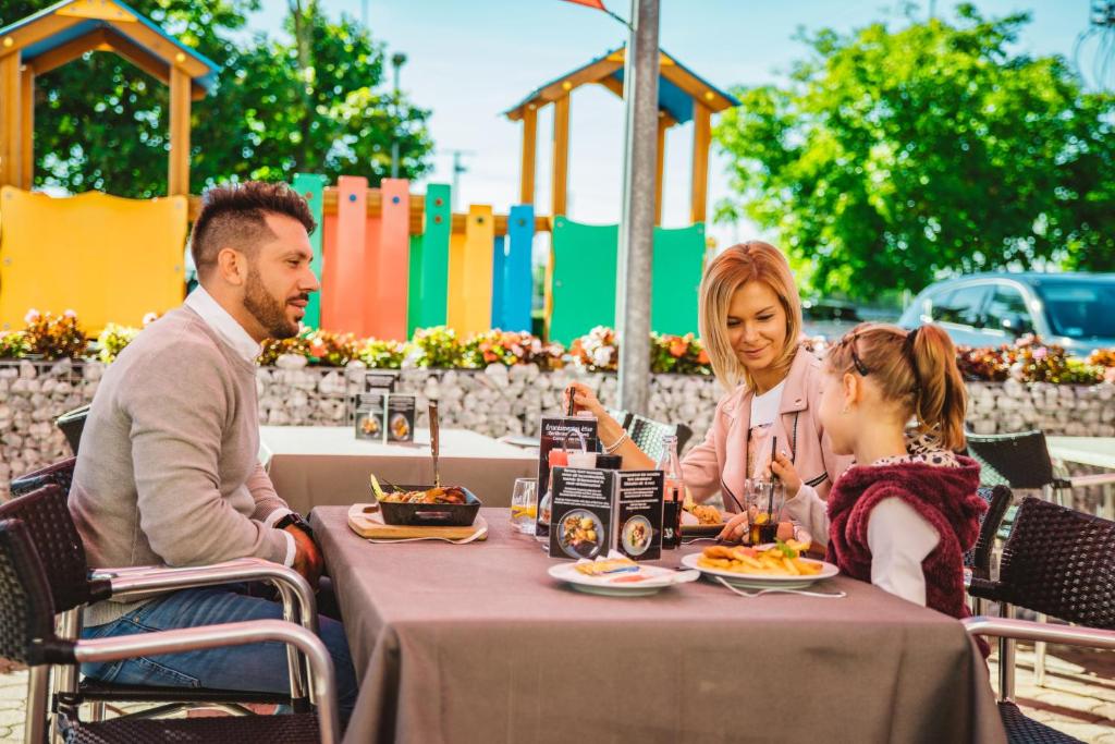 Επισκέπτες που μένουν στο Hotel Paprika