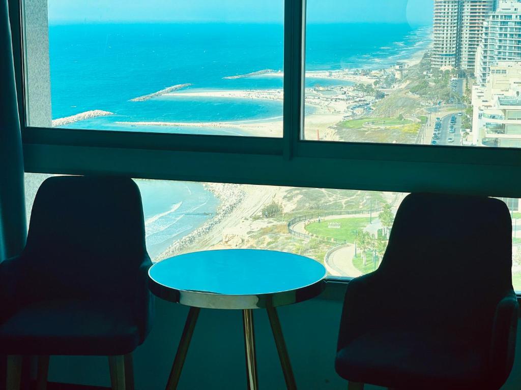 C Tower Apartments - King Studio