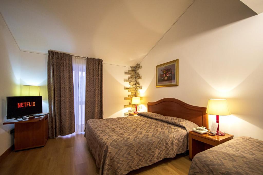 Postel nebo postele na pokoji v ubytování Intra Hotel