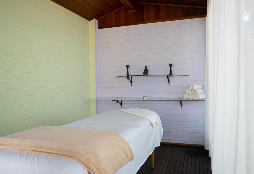 Cama ou camas em um quarto em Beach Hotel Maresias