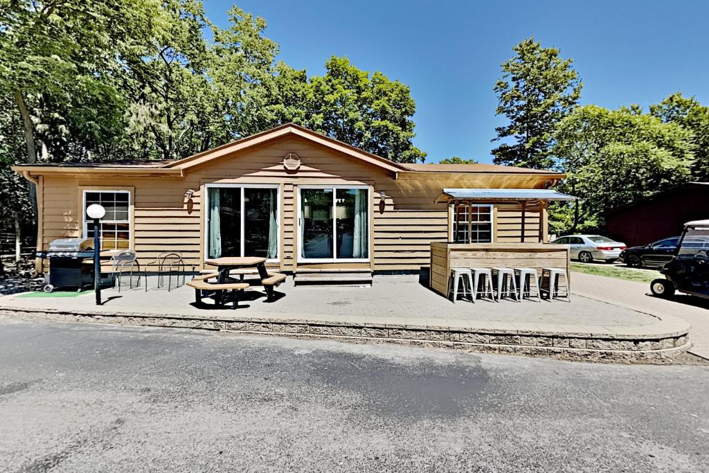 Island Club 2, PutinBay (updated prices 2024)