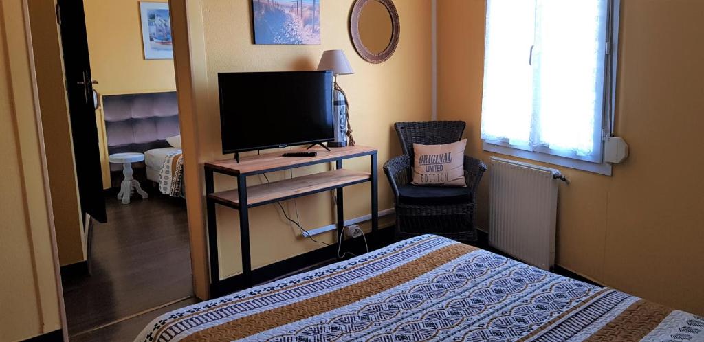 Hotel Vent d'Ouest - Basic Triple Room (without Elevator)