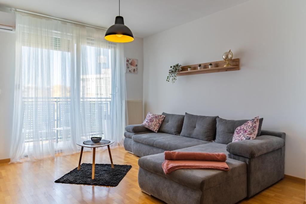 Część wypoczynkowa w obiekcie BRAND NEW - SelfCheckIns 24 - Zagreb - Garage - Loggia - New - Luxury