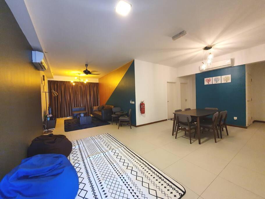a living room with a table and a dining room at Landmark By Katana 3BR Glamorous Highrise Seaview Homestay Gurney无敌海景三房套房 in Tanjong Tokong