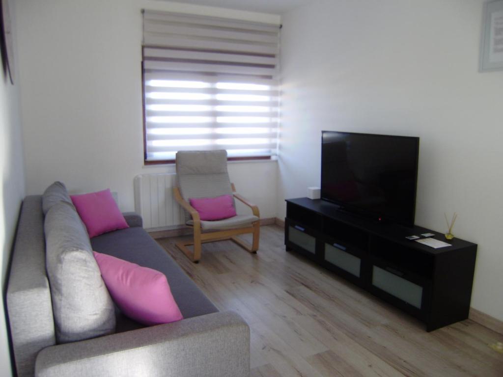 TV a/nebo společenská místnost v ubytování Apartamentos La Tata