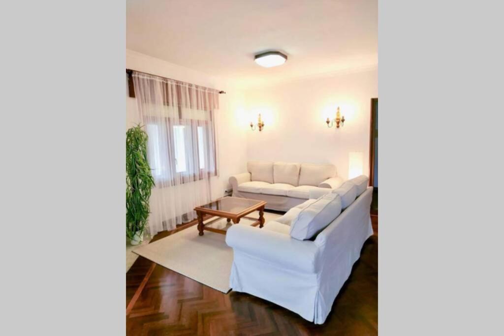 Łóżko lub łóżka w pokoju w obiekcie Covas Beach Garden