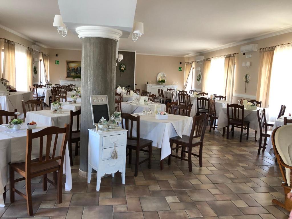 ห้องอาหารหรือที่รับประทานอาหารของ Hotel Ristorante Villa Pegaso