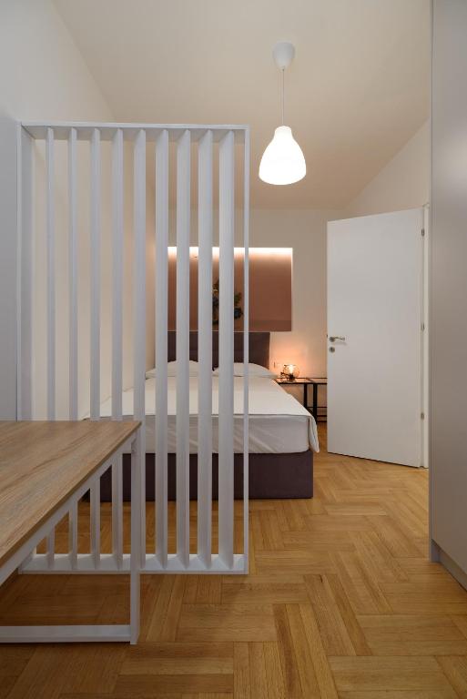 Postel nebo postele na pokoji v ubytování Blu & Marrone Suites-parking included