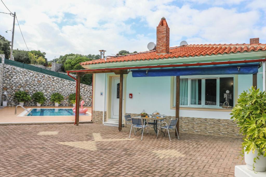 Piscine de l'établissement VILLA MITZELOS ou située à proximité