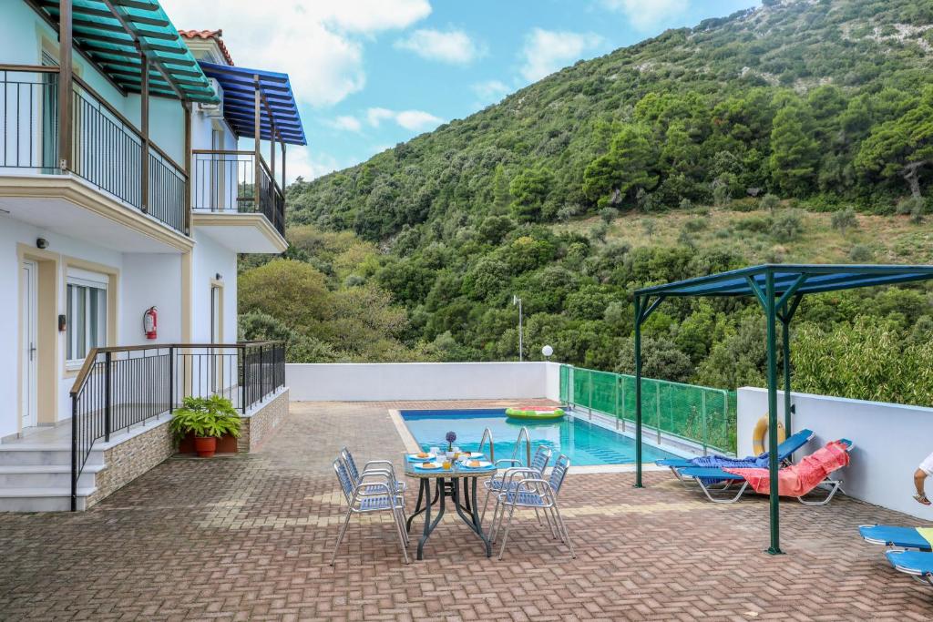Vue générale sur la montagne ou vue sur la montagne depuis la villa