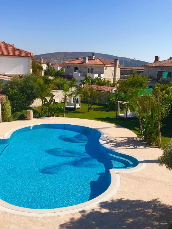 The swimming pool at or close to Triangulo Hotel