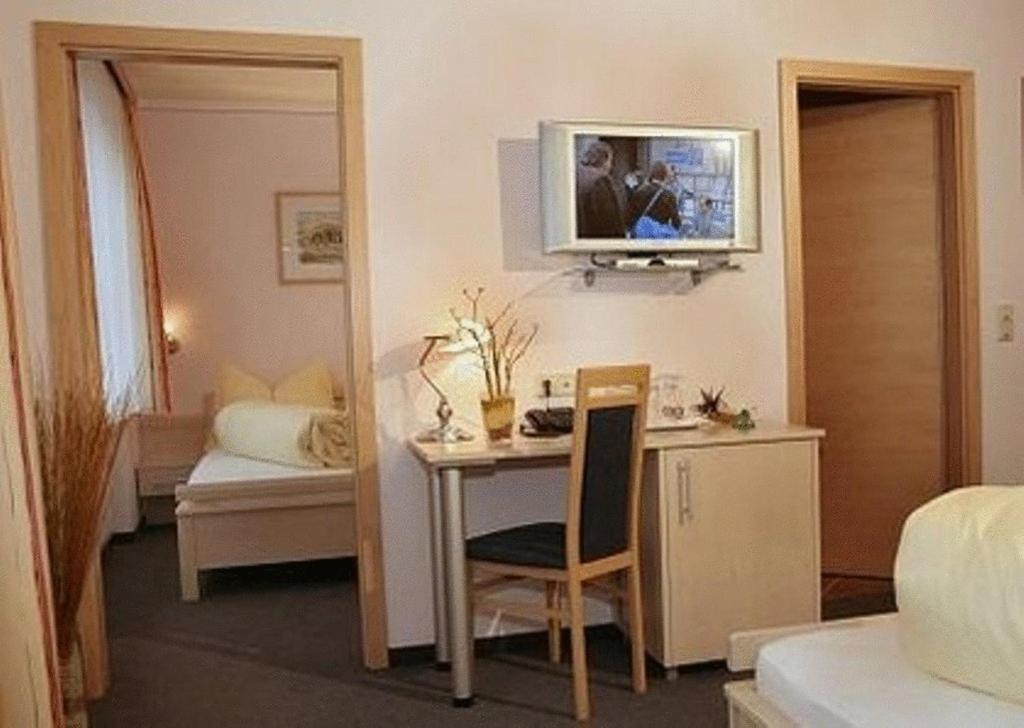 a room with a desk and a bedroom with a bed at Retzerlandhof Familie Graf in Zellerndorf