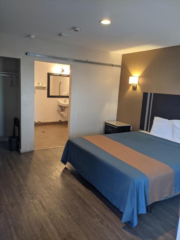 Postel nebo postele na pokoji v ubytování Epic Hotel