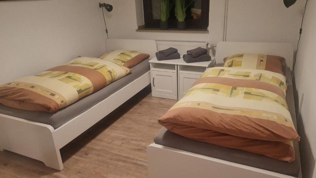 Ein Bett oder Betten in einem Zimmer der Unterkunft Ferienwohnung 14.sechs - Jahrhundertwende trifft Moderne