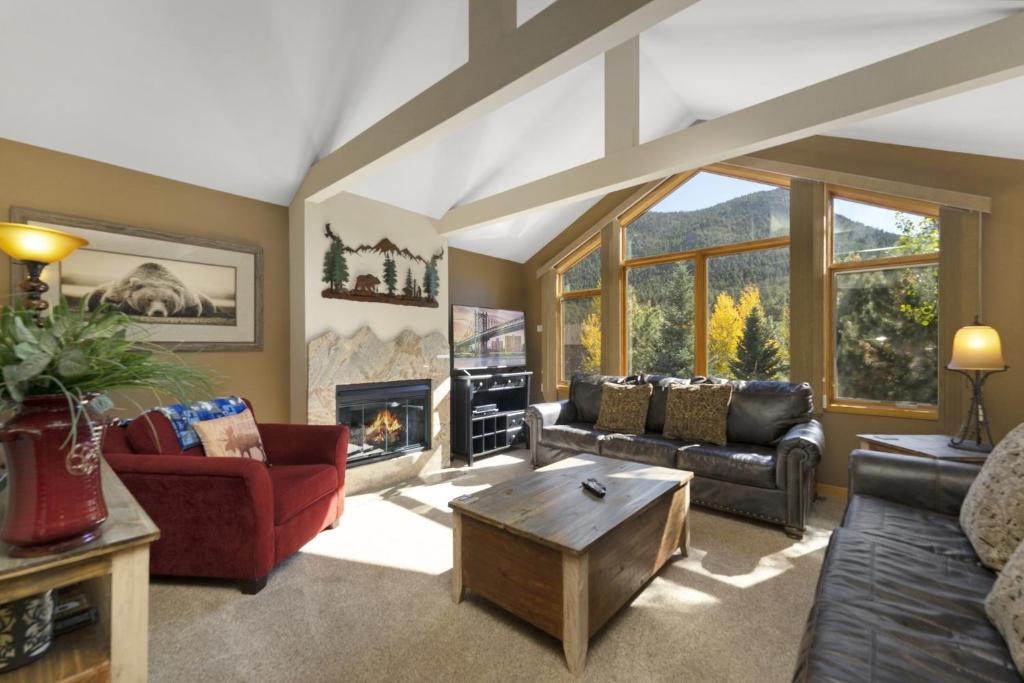 a living room filled with furniture and a fireplace at Gateway to the Wildside Townhouse in Estes Park