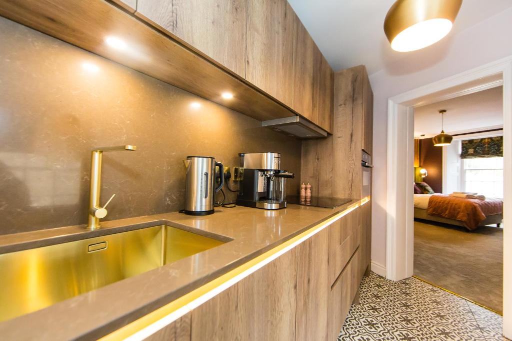 Skeldale House 'All Creatures Great & Small' by Maison Parfaite - Luxury Apartments & Studios in Askrigg, Yorkshire Dales - DROVERS - Medium Studio