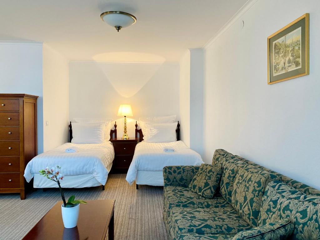 Posteľ alebo postele v izbe v ubytovaní OPERA16 Guestrooms