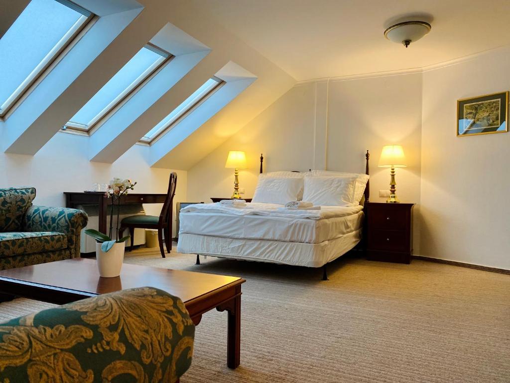Posedenie v ubytovaní OPERA16 Guestrooms