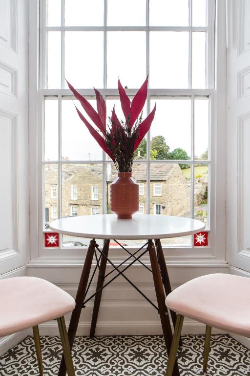 Skeldale House 'All Creatures Great & Small' by Maison Parfaite - Luxury Apartments & Studios in Askrigg, Yorkshire Dales - HERRIOT - Gran Estudio