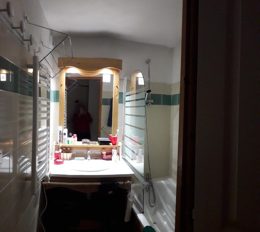 Foto de la galeria de Chamrousse 1700 - Silènes C32, appartement classé 3 étoiles, avec vue sur les montagnes - a Chamrousse