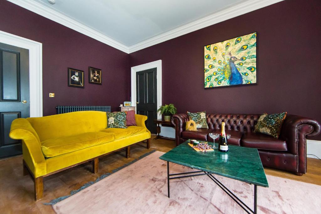 Skeldale House 'All Creatures Great & Small' by Maison Parfaite - Luxury Apartments & Studios in Askrigg, Yorkshire Dales - Suite Woo Tricky - Appartement D'une Chambre