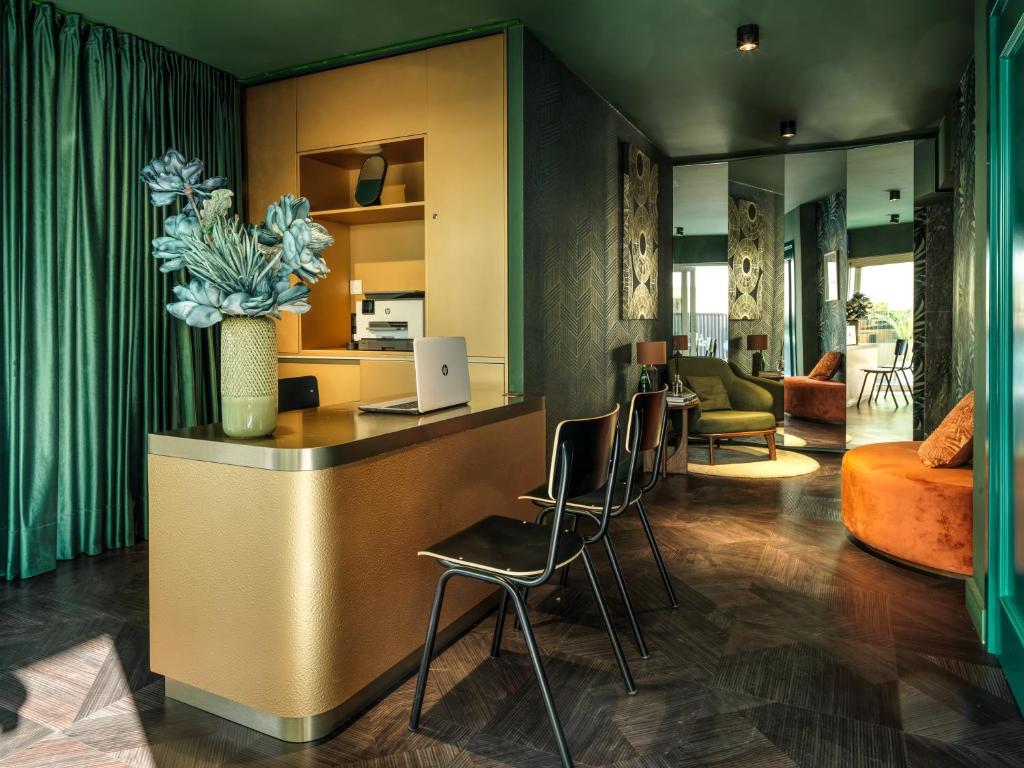 Kuchyň nebo kuchyňský kout v ubytování LIV URBAN Suites