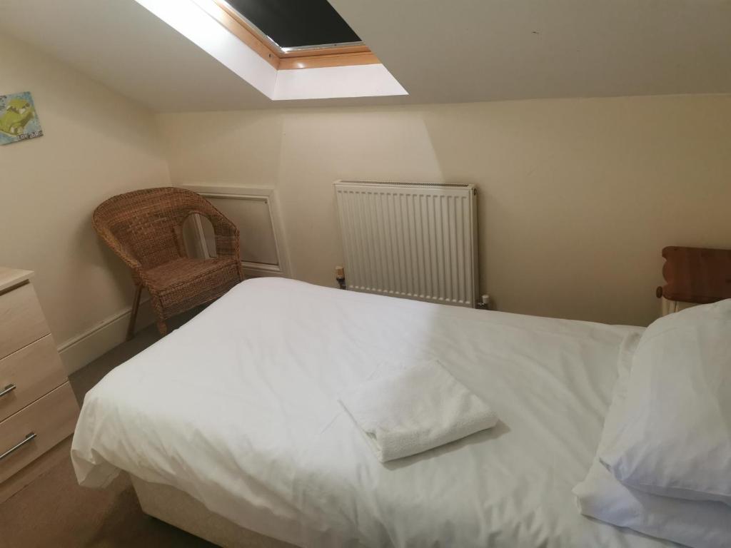 Gallery image of Room 102 in Ledsham
