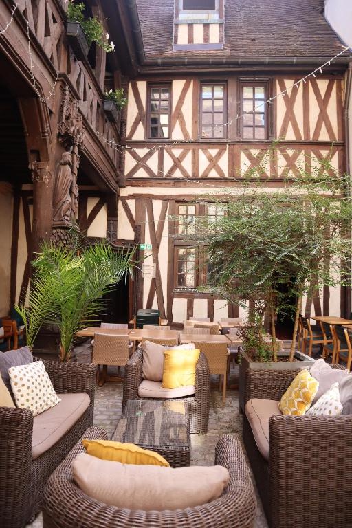 Posezení v ubytování Maison Philippe Le Bon Hôtel, Restaurant & Bar le 19