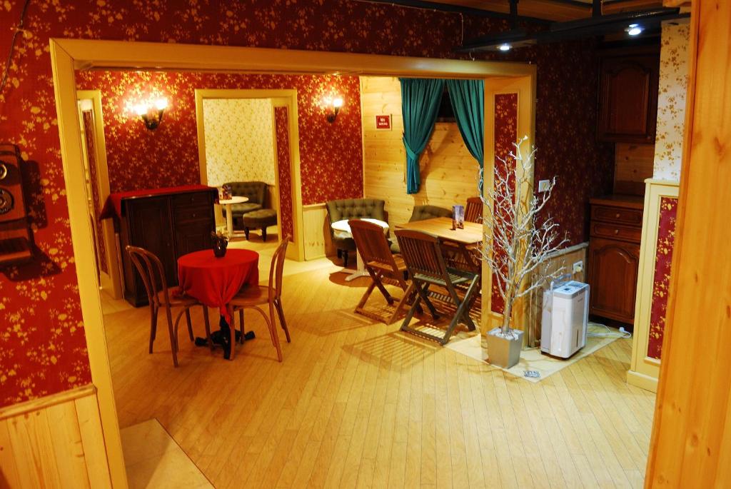Imagem da galeria de Hotel LONDON em Tirana