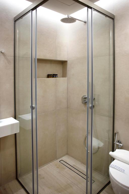 Koupelna v ubytování Anesis Hotel