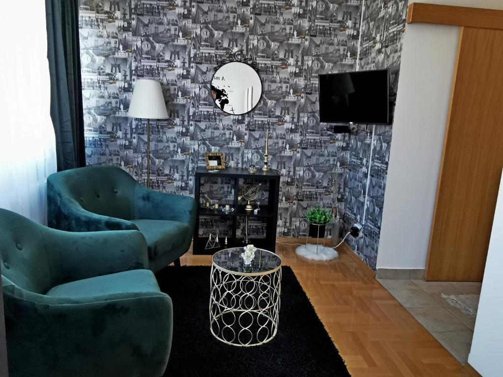 PASSENGER self CHECK-IN - One-Bedroom Apartment