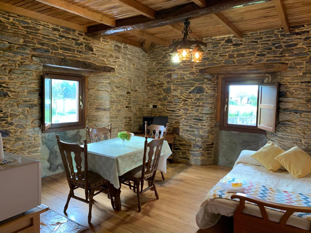 A seating area at Casa Ferreiro - Campo da Cruz - Lugo