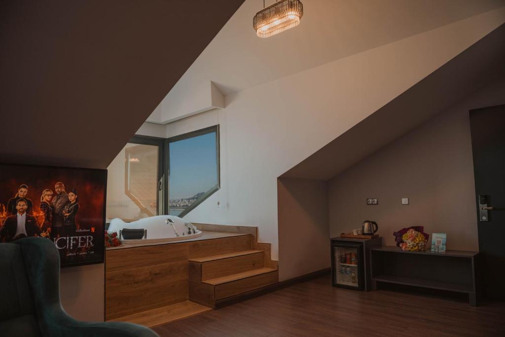 Peerless Villas Hotel - Peerless Suite With Spa Bath And Fireplace