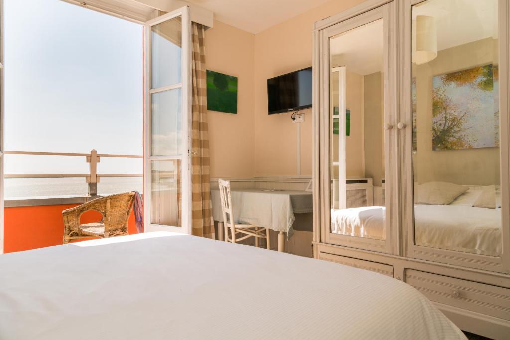 Katil atau katil-katil dalam bilik di Hotel Restaurant Les Tourelles