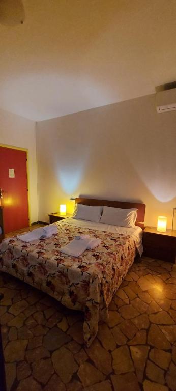 En eller flere senge i et værelse på Locazione turistica e ristorante Da Nico