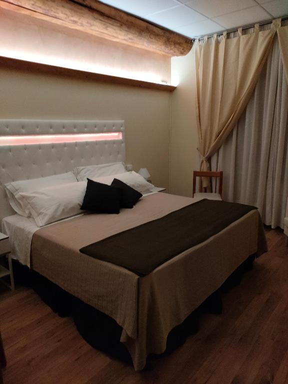 Postel nebo postele na pokoji v ubytování Quari Hotel Restaurant & Pizza