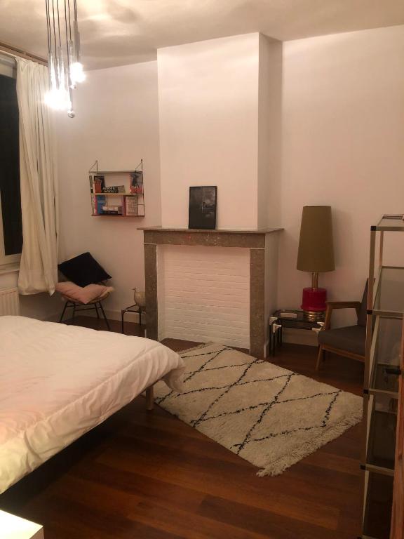 Postel nebo postele na pokoji v ubytování karaktervolle woning met zwembad te Ronse